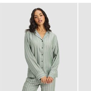 Cozy Earth XS - Sage Striped Pajama Set